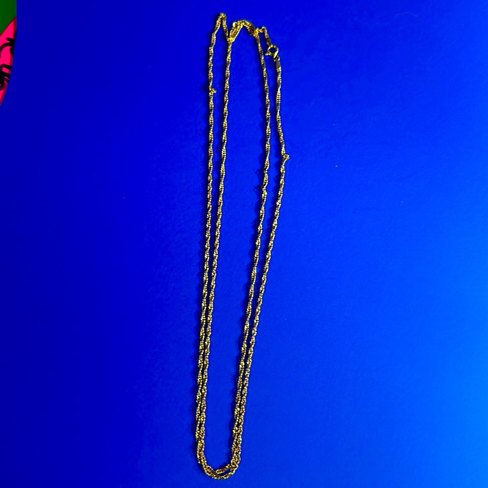 Long gold chain can be layered